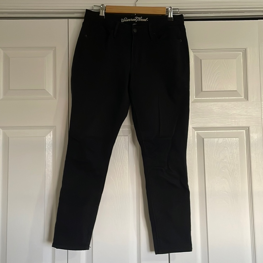 Womens universal thread black jeans, size 6/28S